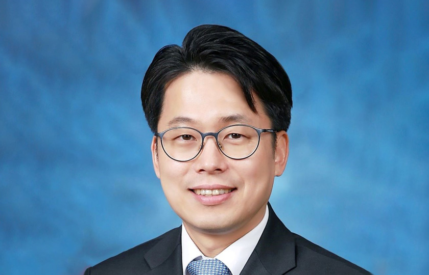 Jong Min Lee